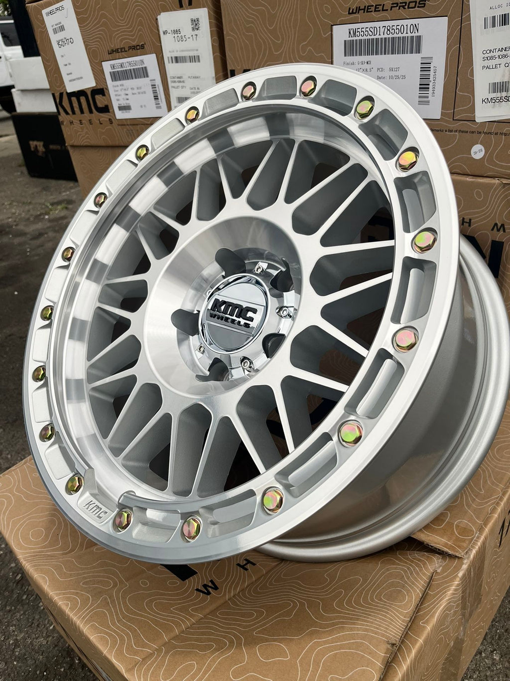 KMC KM555 ATTACK WHEELS 17x8.5 5x5 Silver/ Machined