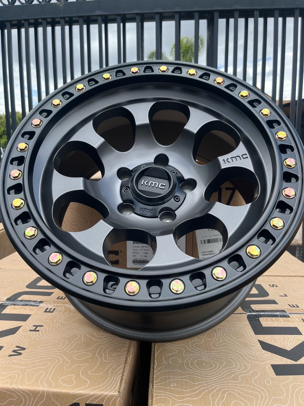 KMC KM550 Riot SBL Wheels 17x9 Anthracite/Black Lip – Set of 5
