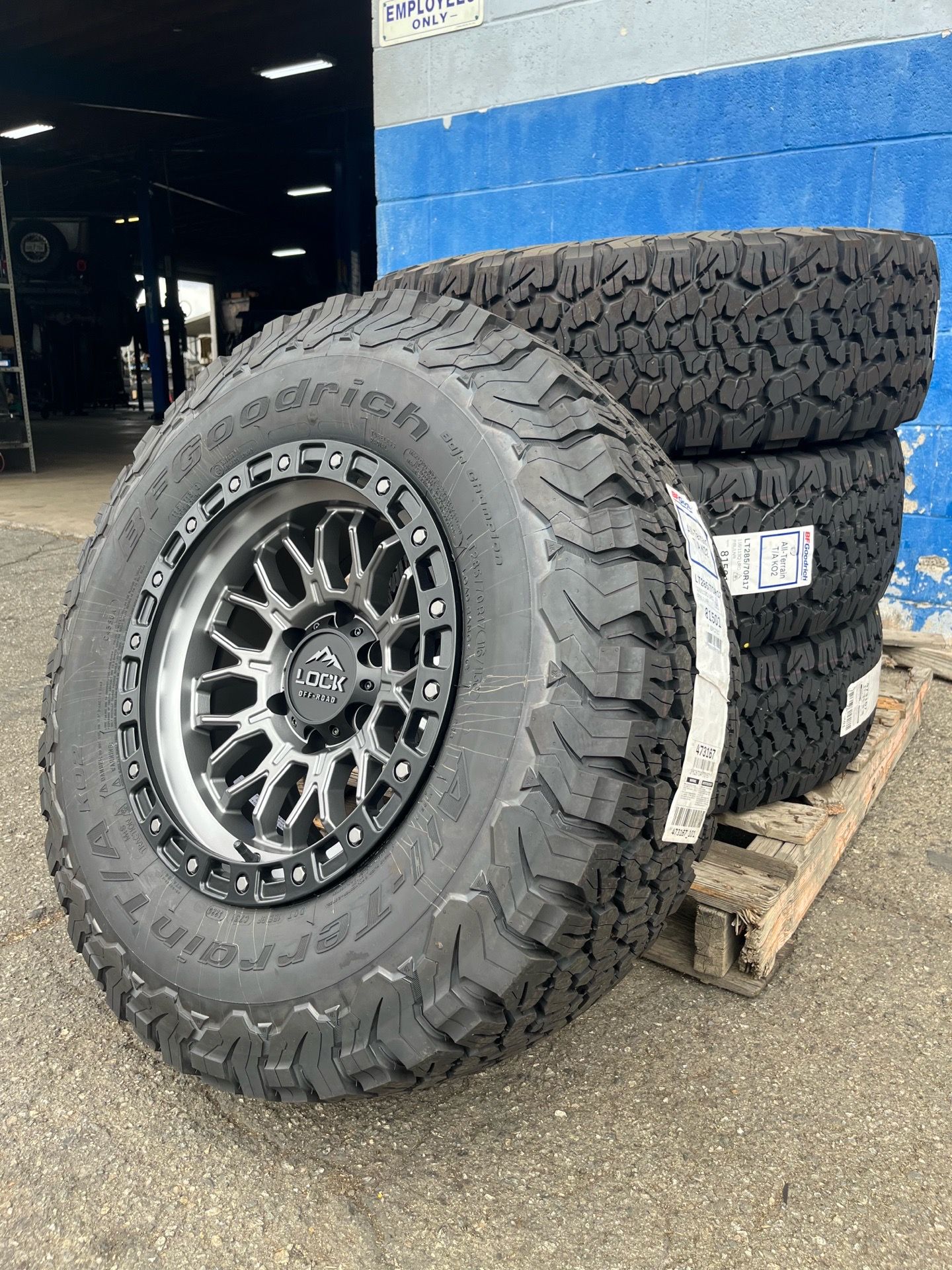 Lock Off-Road Combat 17x9 Wheels + BFGoodrich KO2 285/70R17 Package