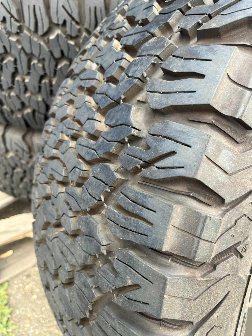 BFG KO2 35-12.50-20 w. American Outlaw Wheels USED (5)